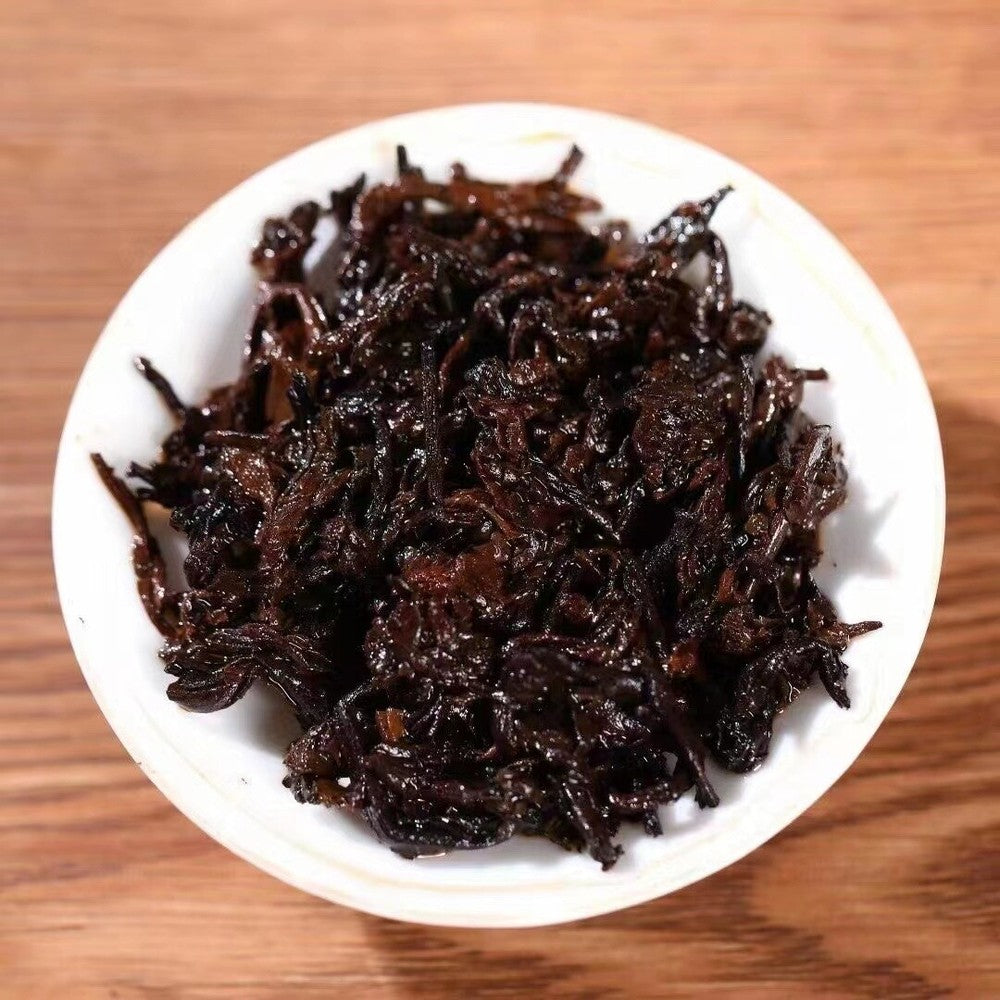 357g Yiwu Palace Ripe Puerh Tea Cake 2006 Yunnan Old Pu'er Tea Aged Pu-erh Tea
