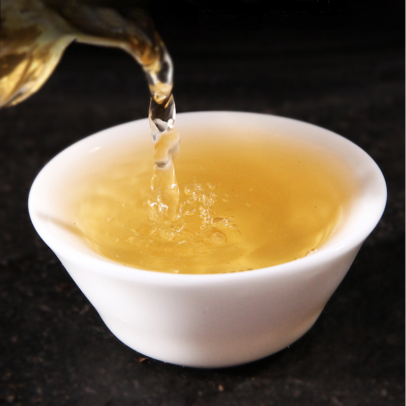 357g Laobanzhang Pu-erh Raw Tea Cake Bulang Mountain Puerh Tea Yunnan Pu'er Tea