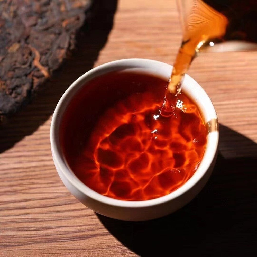 357g Yiwu Palace Ripe Puerh Tea Cake 2006 Yunnan Old Pu'er Tea Aged Pu-erh Tea