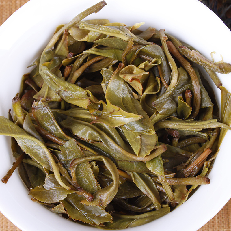Spring Green Tea Icelandic Ancient Tree Tea 357g Yunnan Pu'er Tea Early