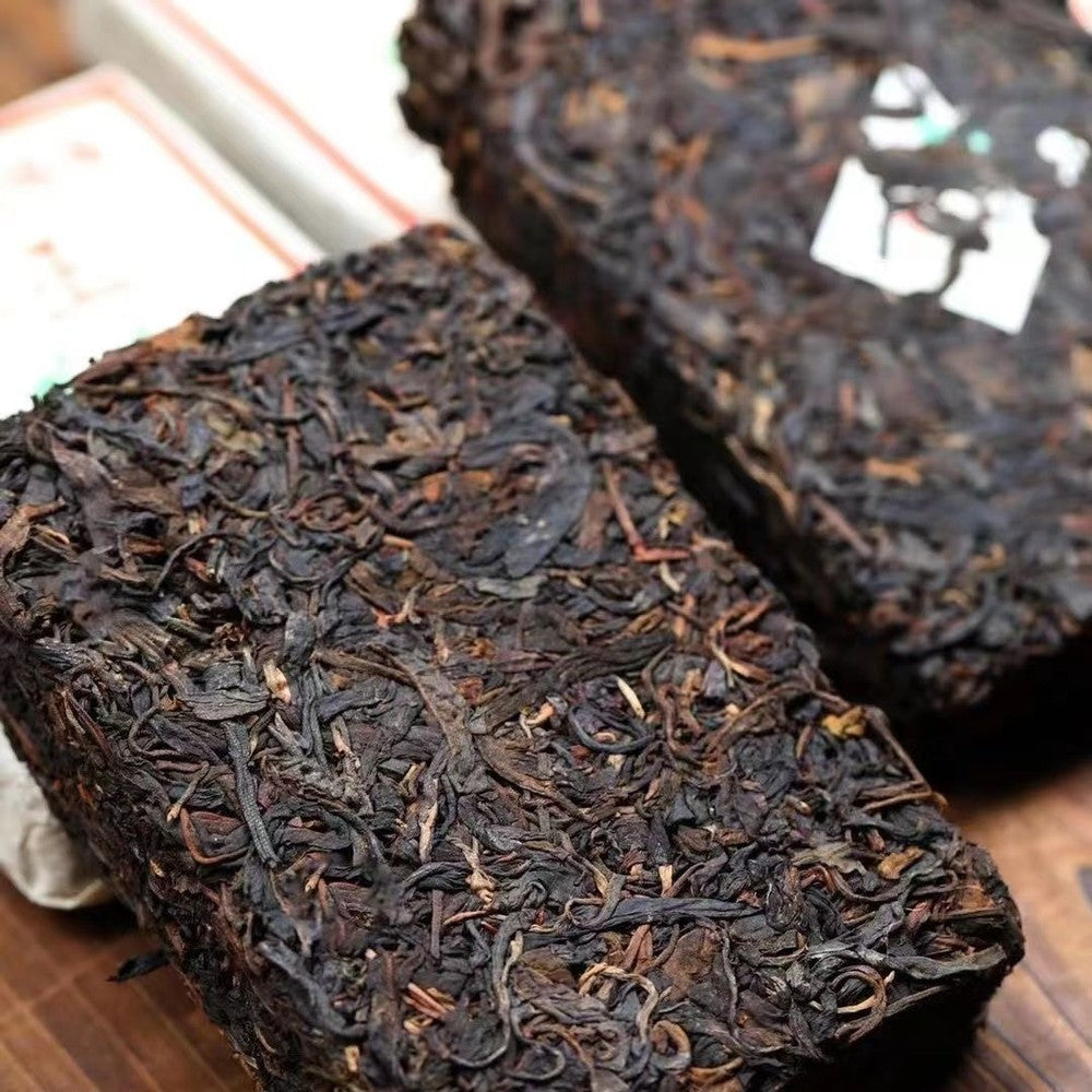 Yunnan Ancient Tree Pu'er Tea 300g 2001 Yiwu Wild Tea Smoky Fragrance Raw Tea
