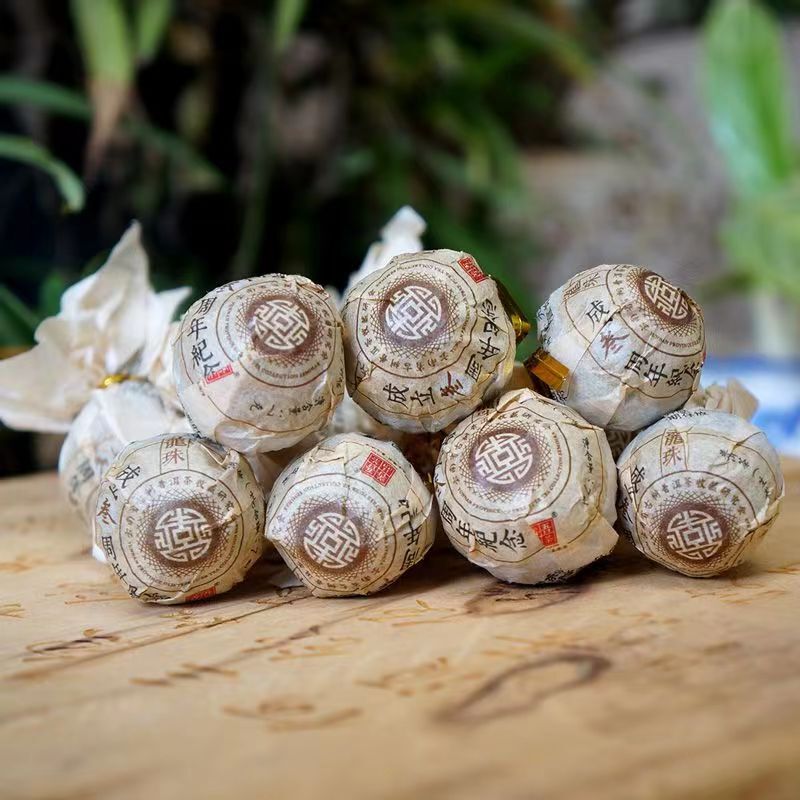 12Pcs Yiwu Ancient Tree Raw Pu-erh Tea Yunnan Organic Puerh Tea Ball Chinese Tea