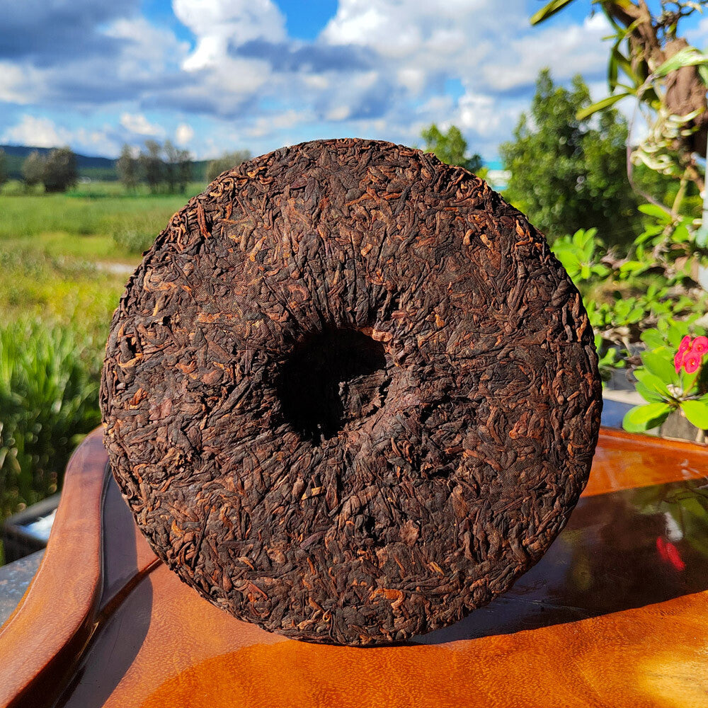 357g Yunnan Old Pu'er Tea Cake Golden Buds Iceland Pu-erh Ripe Tea Pu-erh Tea
