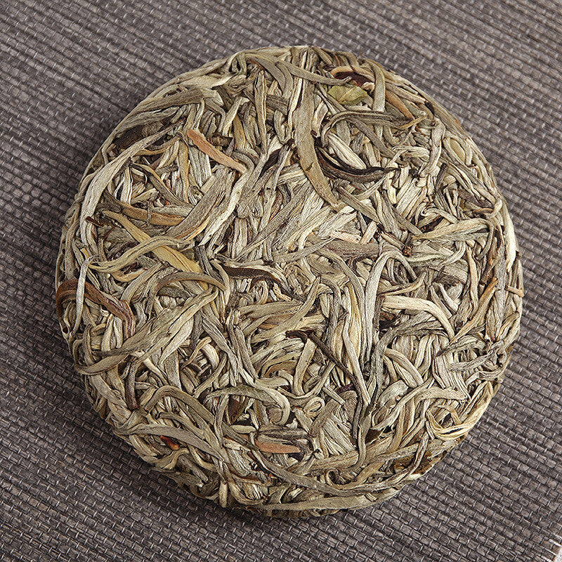 Yunnan small cake moonlight white old white tea 100g White hair silver needle