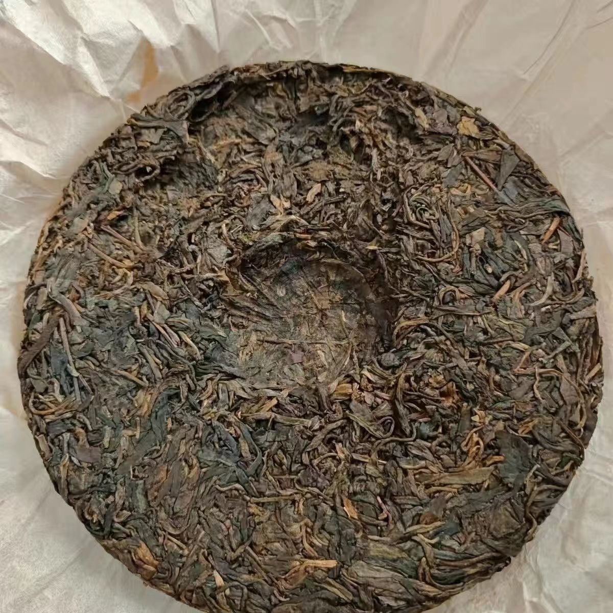 357g Yiwu Aged Pu-erh Raw Tea 2004 Old Puerh Raw Tea Cake Ancient Tree Pu'er Tea