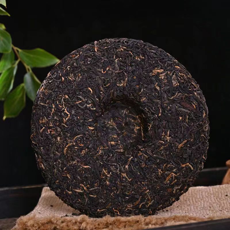 357 Yunnan Dianhong Black Tea Cake Honey Fragrance Black Tea Fengqing Black Tea