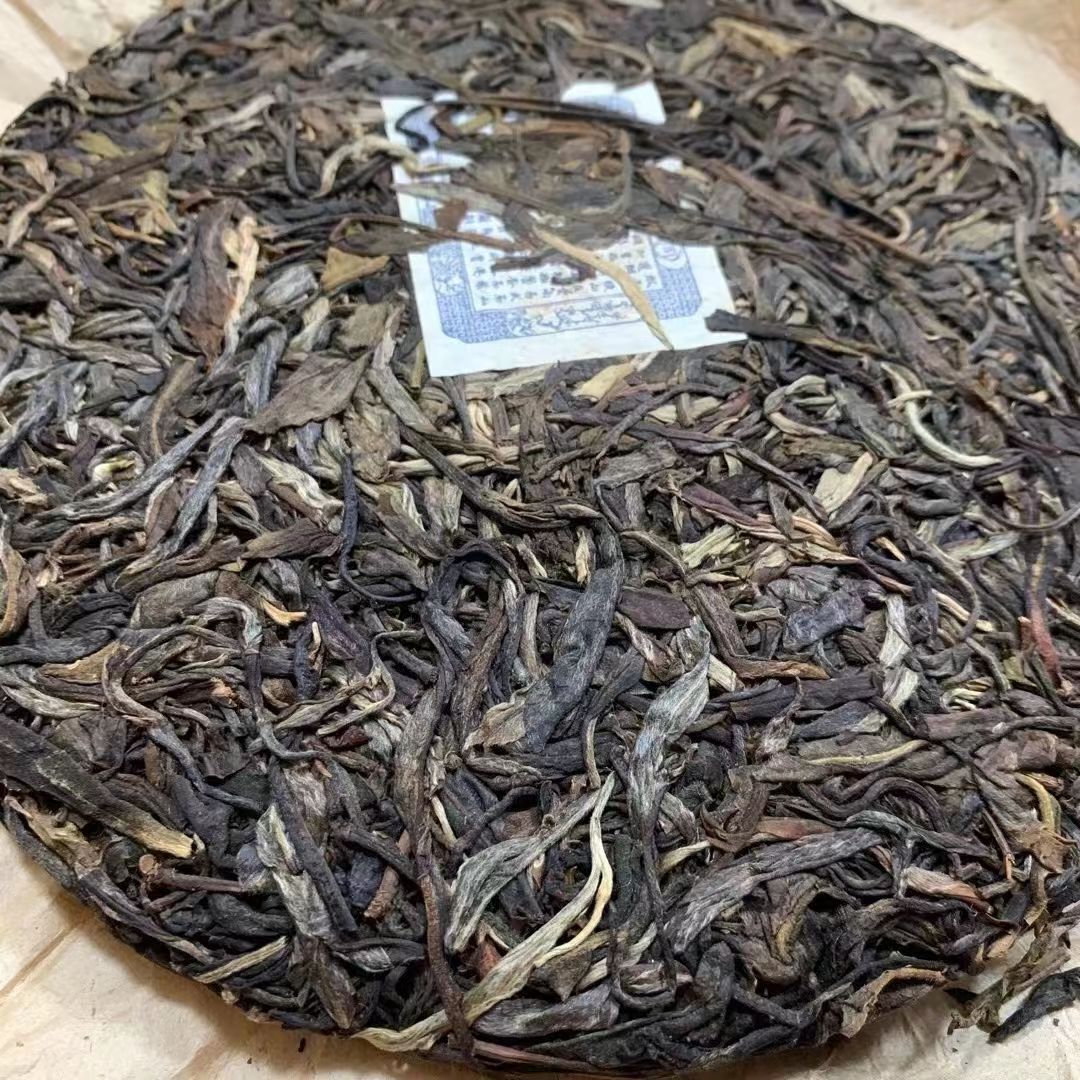 2004 Yiwu Old Pu-erh Raw Tea Cake Wild Aged Puer Cake Tea 357g Yunnan Puerh Tea