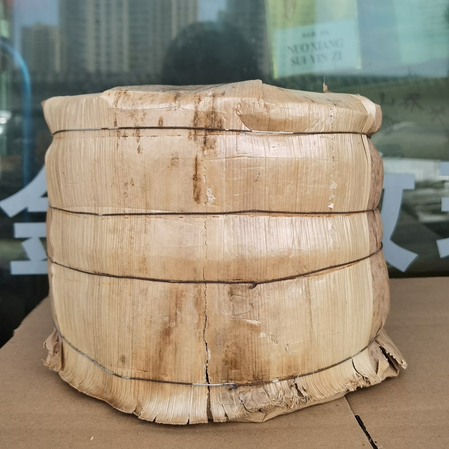 357g 2017 Six Stars Banzhang Peacock Raw Tea Banzhang Raw Tea Pu'er Tea 12.59oz