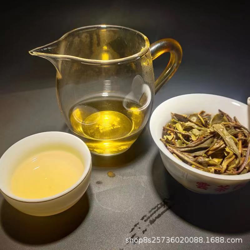 357g Yunnan Pu'er Raw Tea Big Leaf Ancient Tea Banzhang Single Pearl Tea Cake