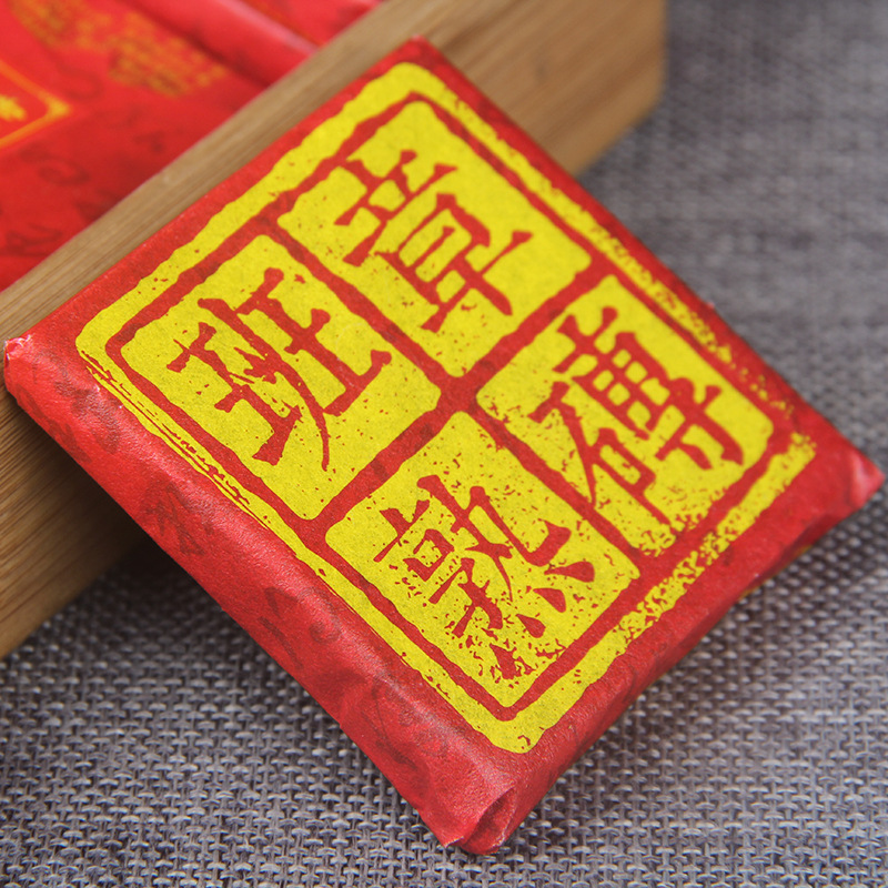 Class Seal Golden Bud Ancient Tree Tea 36g * 10 Pu'er Tea Brick Old Cooked Tea