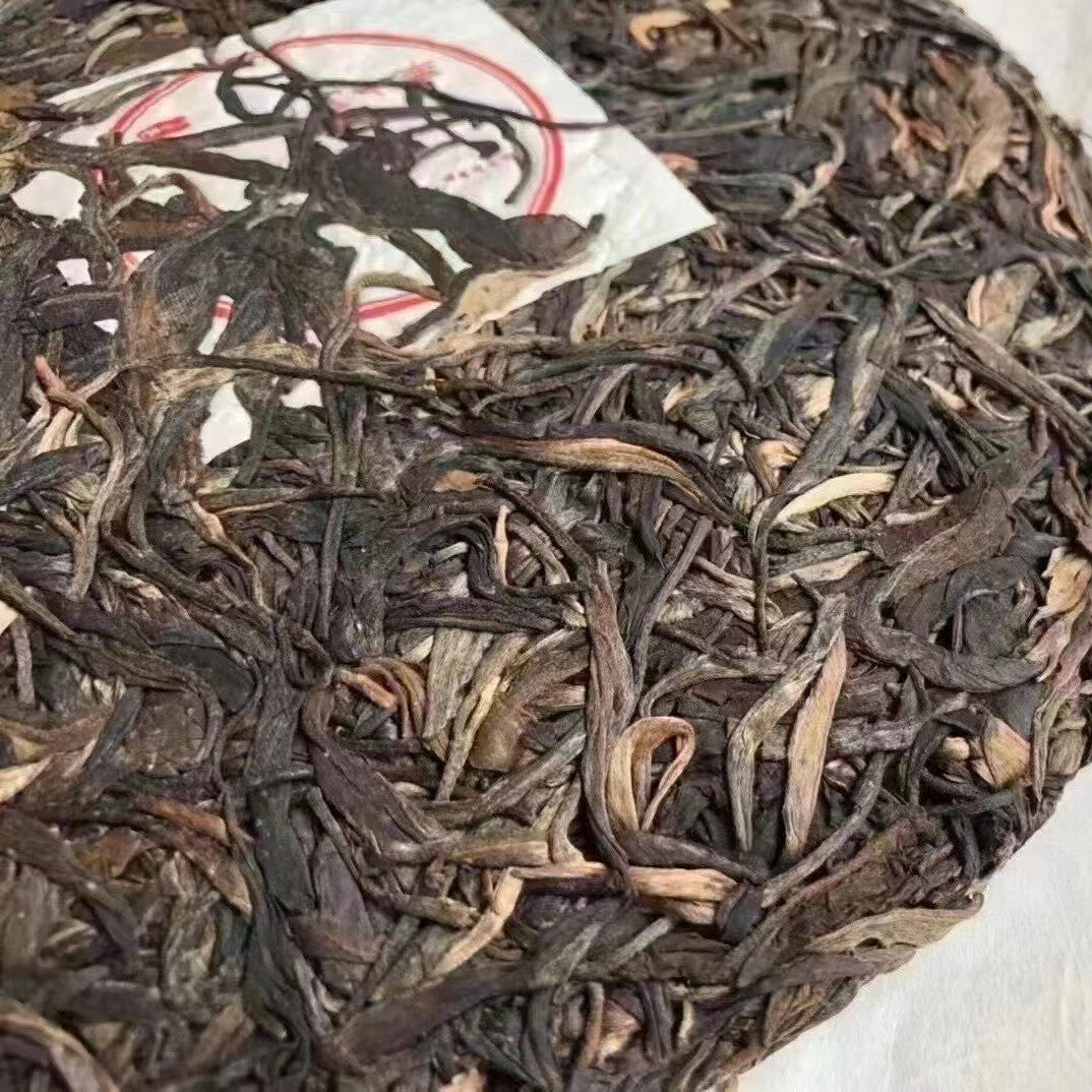 357g Yiwu 2005 Aged Sheng Puerh Cake Tea Old Pu-erh Tea Cake Yunnan Pu'er Tea