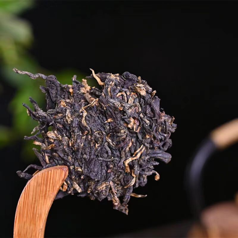 357 Yunnan Dianhong Black Tea Cake Honey Fragrance Black Tea Fengqing Black Tea