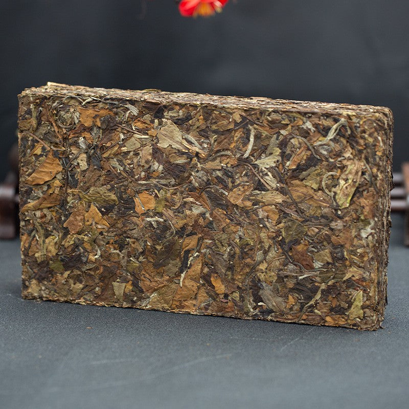 1kg Yunnan White Tea Brick High Mountain Tea Ancient Tree Tea Fruity Floral