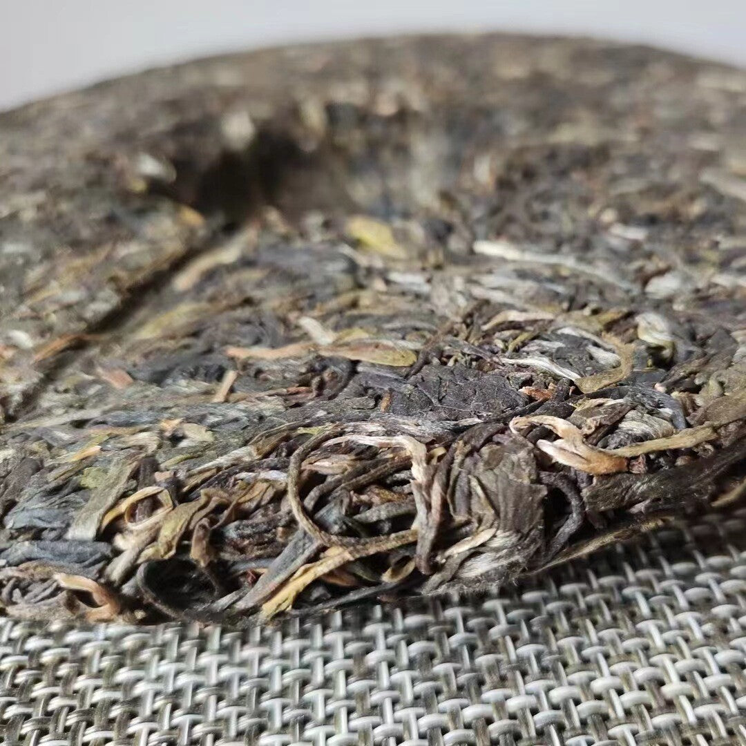 357g Yunnan 2022 Tea Menghai Banpen Laozhai Pu'er Raw Tea Cake Tea
