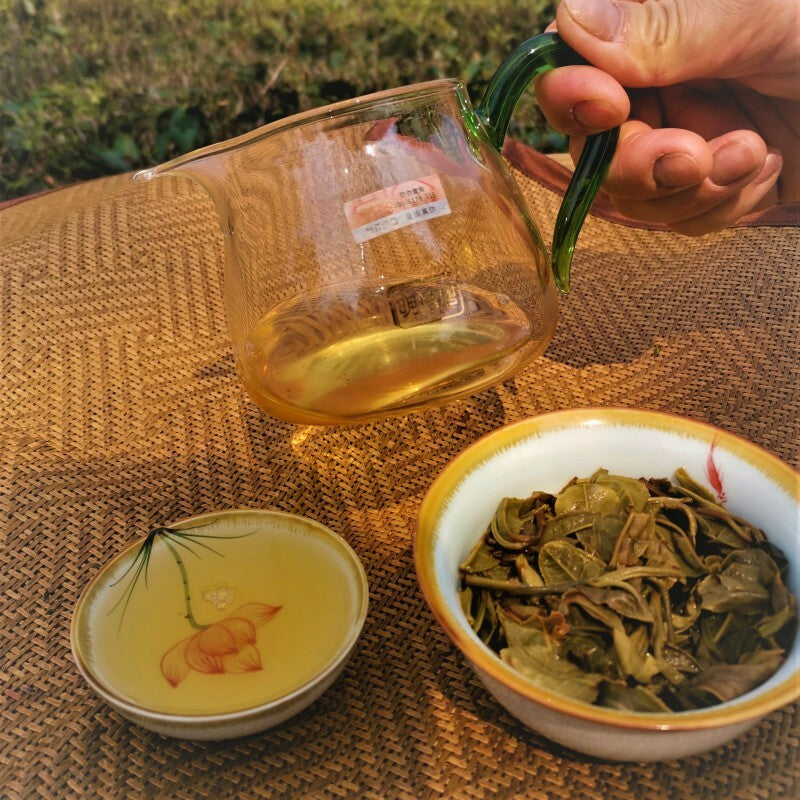 357g/12.59oz Top Green TeaZhonghong India Mengku Spring Tea Pu'er Tea Cake