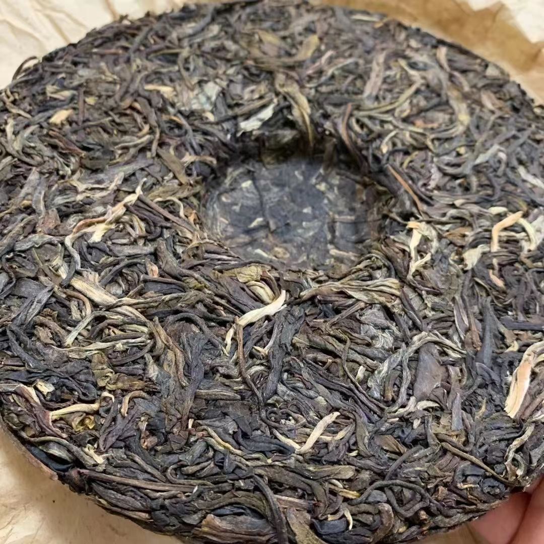 2004 Yiwu Old Pu-erh Raw Tea Cake Wild Aged Puer Cake Tea 357g Yunnan Puerh Tea