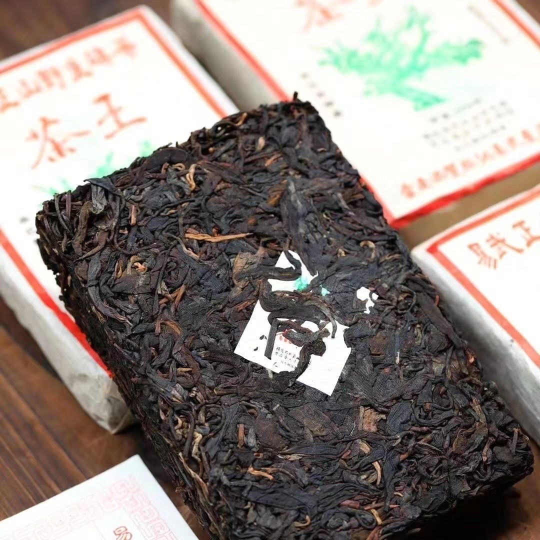 Yunnan Ancient Tree Pu'er Tea 300g 2001 Yiwu Wild Tea Smoky Fragrance Raw Tea