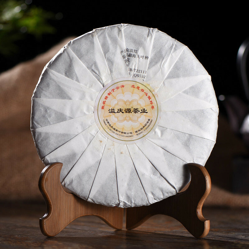 Top-Grade Yunnan Dian Hong Pu-Erh Tea Cake Spring Pu'er Black Tea Gift Tea 357g