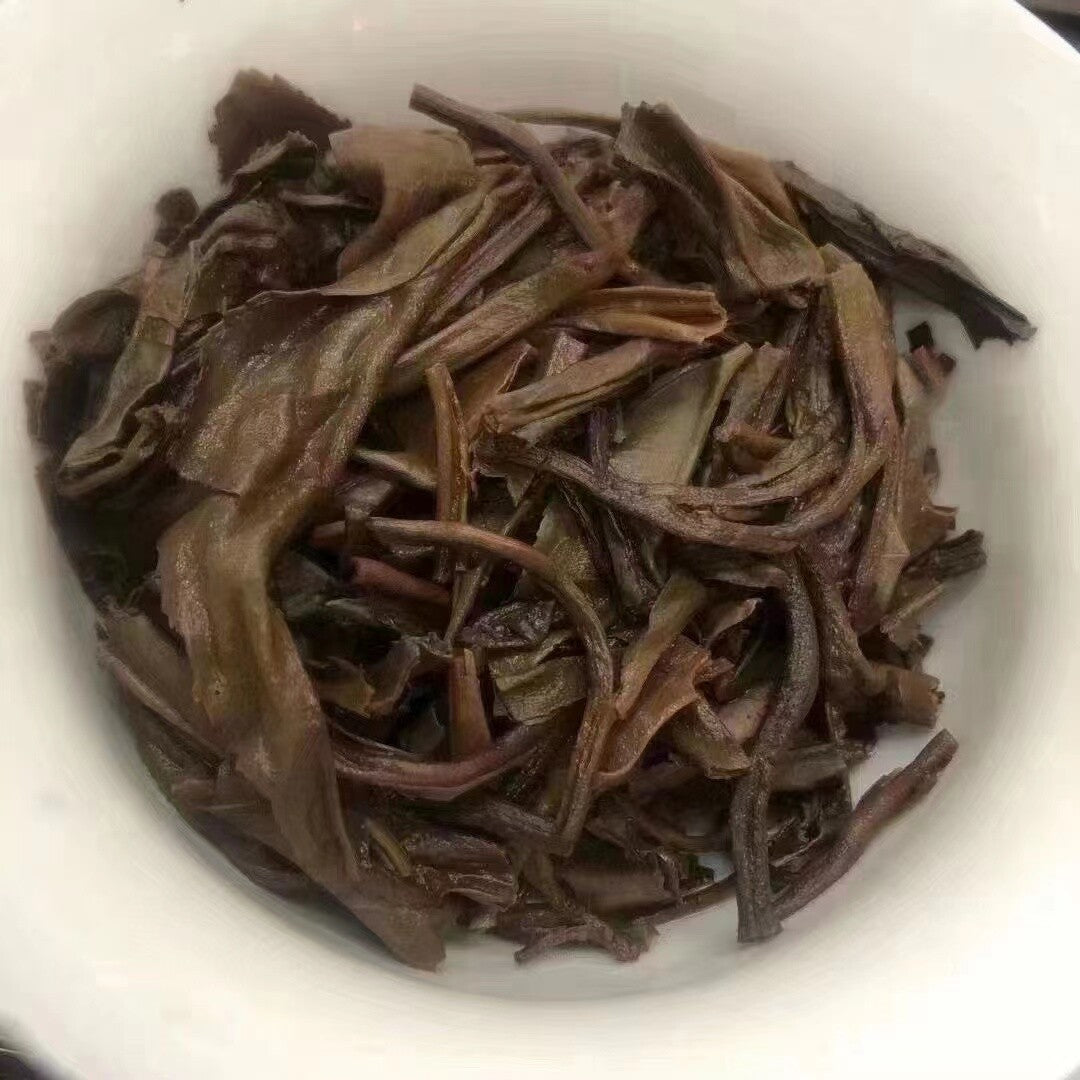 357g Yiwu 2005 Aged Sheng Puerh Cake Tea Old Pu-erh Tea Cake Yunnan Pu'er Tea