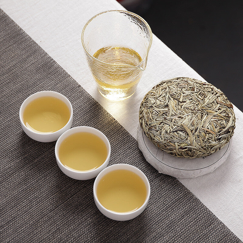 Yunnan small cake moonlight white old white tea 100g White hair silver needle