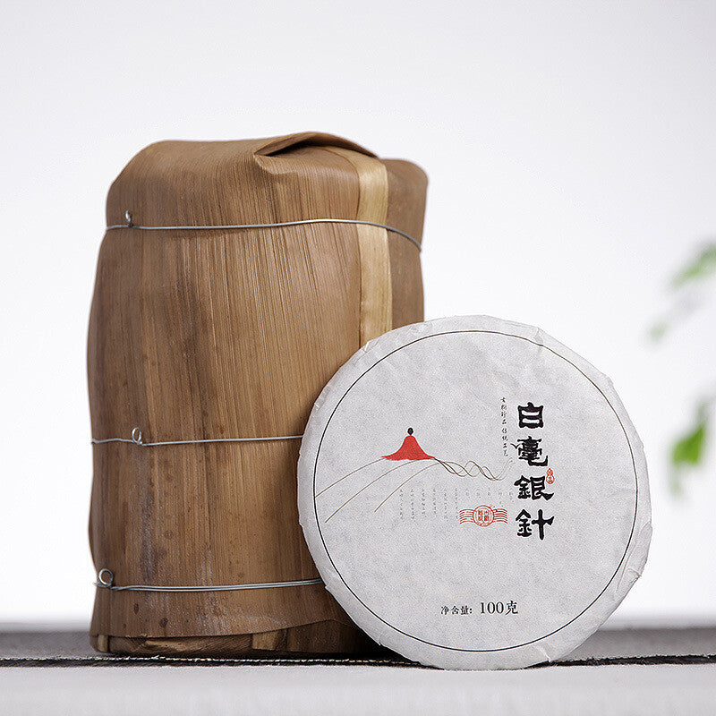 Yunnan small cake moonlight white old white tea 100g White hair silver needle