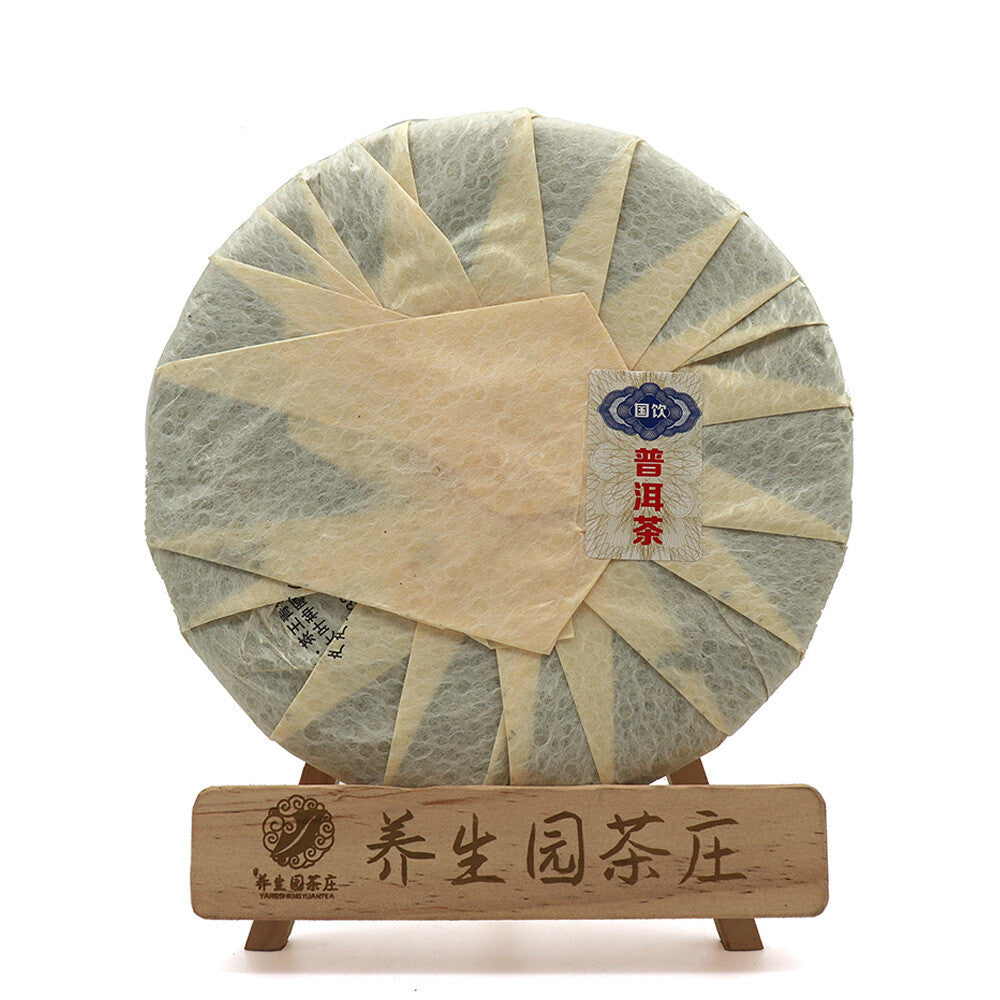 357g Yunnan Pu'er raw green cake tea cake spring Icelandic seven seed cake tea