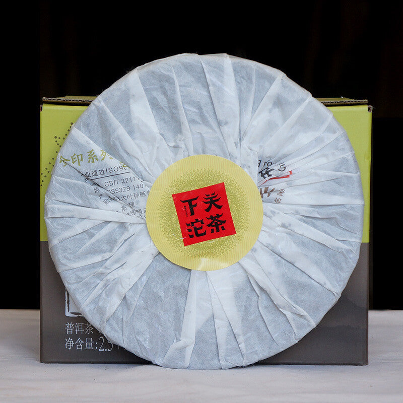 Pu'er Tea 2014 Golden Seal Series Xiaguan Round Tea T7653 Discus Raw Tea 357g