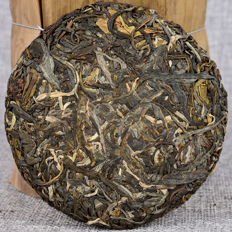 100g Yunnan Pu'er Tea Icelandic Ancient Tree Raw Tea Cake Pu'er Raw Tea Cake