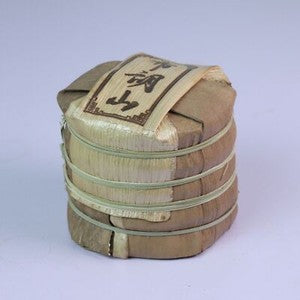 Yunnan Menghai Brown Big Tree Old Tea Ripe Tea Cake Collection Pu'er Tea 100g
